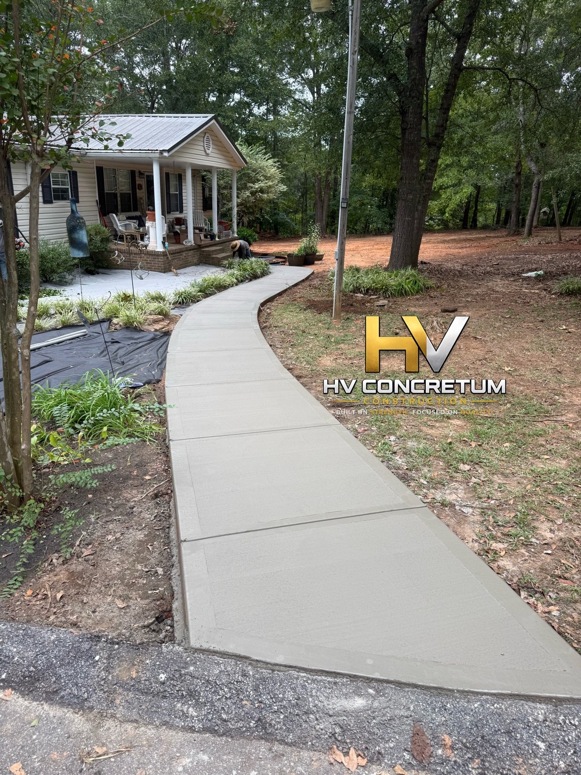 Finished concrete walkway by HV Concretum